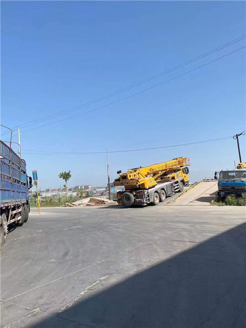 恭城25吨吊车的租赁价格大概是多少？